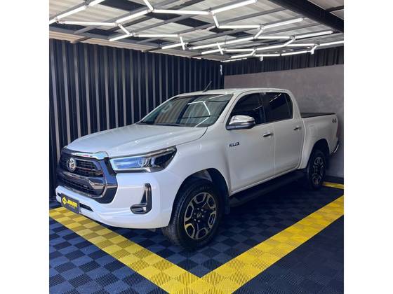 TOYOTA HILUX 2.8 D-4D TURBO DIESEL CD POWER PACK 4X4 MANUAL TOYOTA HILUX 2.8 D-4D TURBO DIESEL CD POWER PACK 4X4 MANUAL